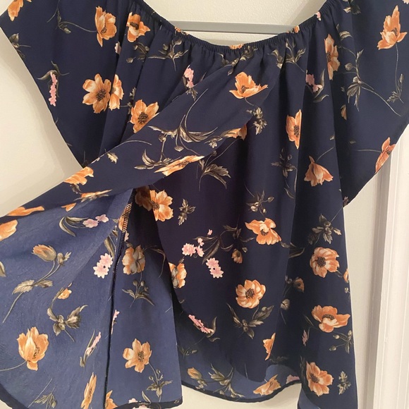 Off the Shoulder Top - Picture 4 of 5